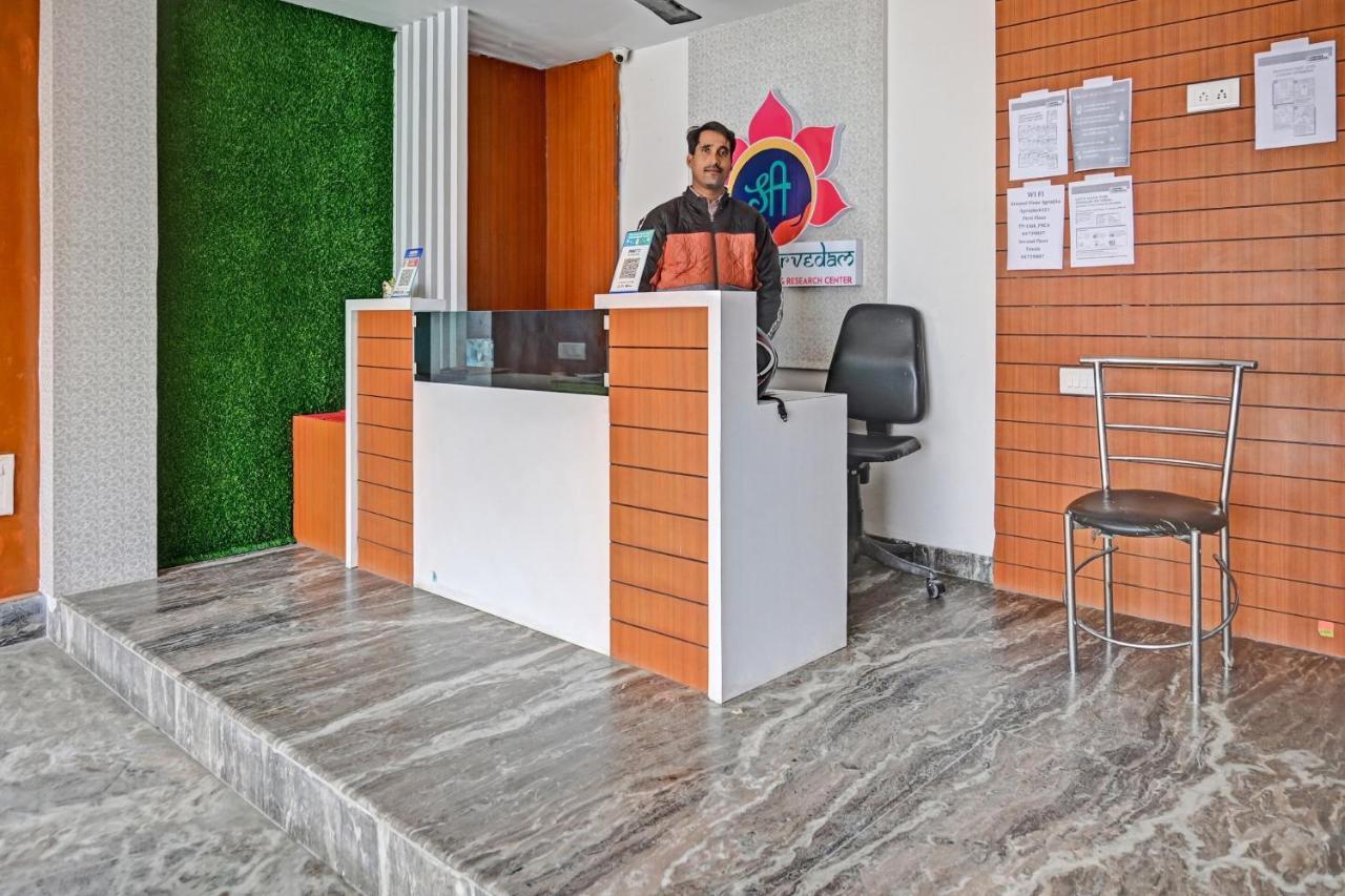 Oyo 7498 Hotel Aparajita Varanasi Exterior foto