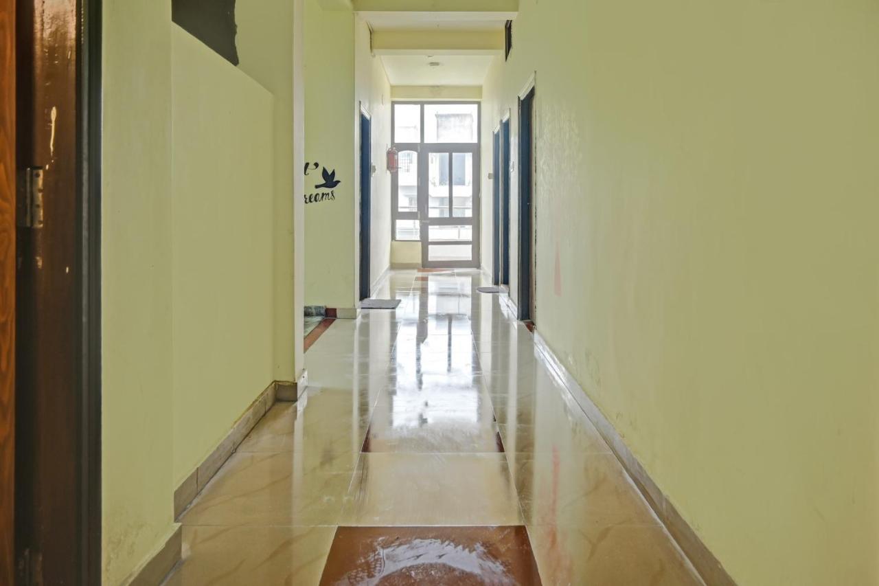Oyo 7498 Hotel Aparajita Varanasi Exterior foto