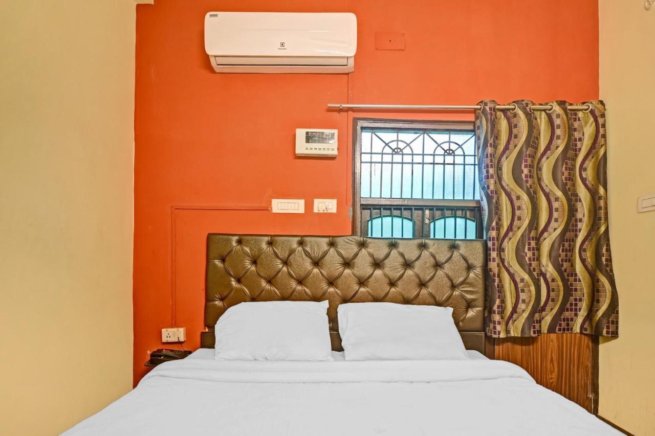 Oyo 7498 Hotel Aparajita Varanasi Exterior foto