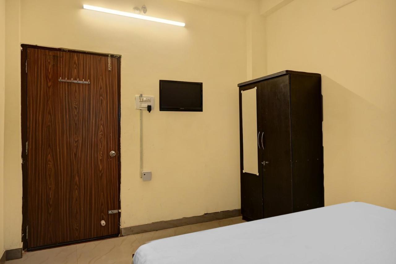 Oyo 7498 Hotel Aparajita Varanasi Exterior foto