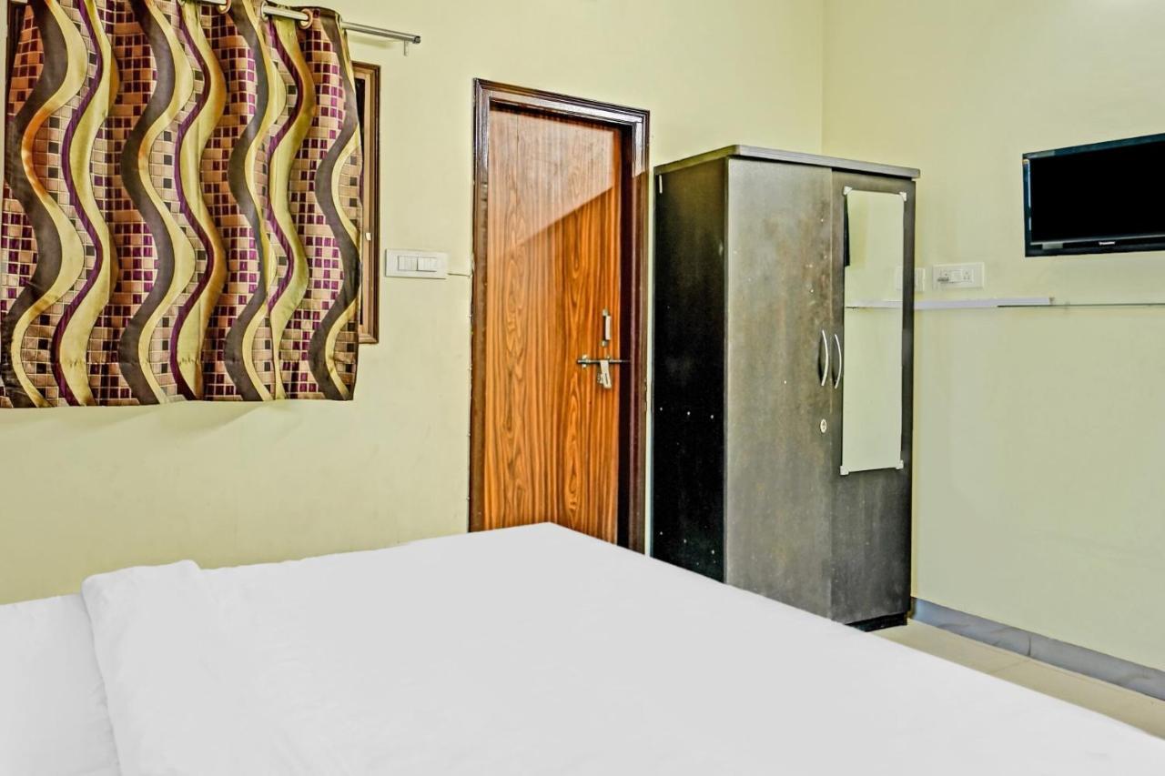 Oyo 7498 Hotel Aparajita Varanasi Exterior foto
