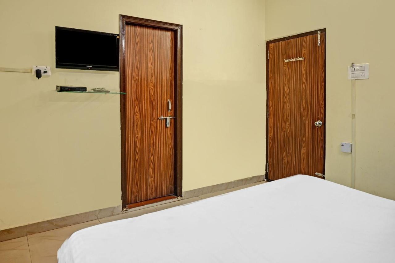 Oyo 7498 Hotel Aparajita Varanasi Exterior foto