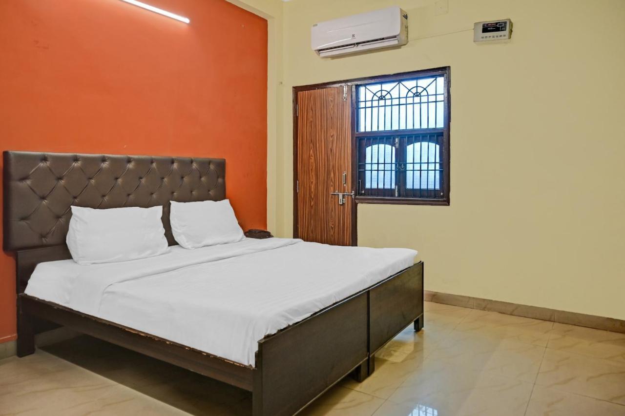 Oyo 7498 Hotel Aparajita Varanasi Exterior foto